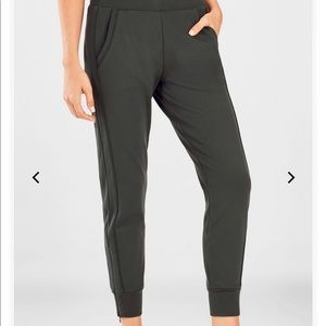 Carrigan Jogger w/ankle zipper